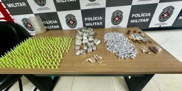 Polícia Militar prende suspeitos, cumpre mandado e apreende armas e drogas em operação na região metropolitana de João Pessoa