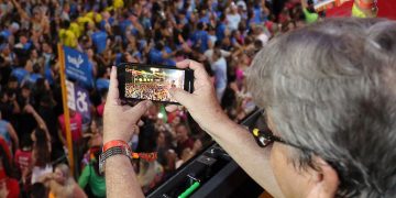 João Azevêdo prestigia segunda noite do “Folia de Rua” e destaca apoio do Governo ao carnaval paraibano