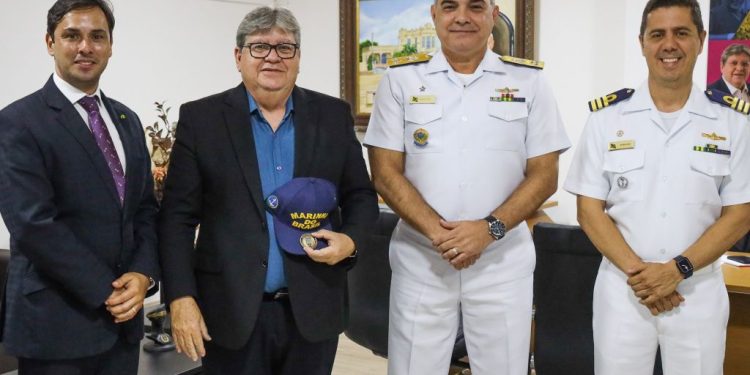 João Azevêdo destaca investimentos no Porto de Cabedelo e no projeto Preamar em reunião com representantes da Marinha