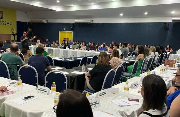 Secretaria de Saúde reúne coordenadores para apresentar protocolo de atendimento nas UBS e alinhamento de ações em 2024