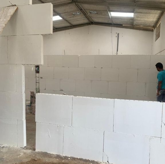 Prefeitura de Campina Grande reforma Fabricão, que vai beneficiar pequenos produtores de calçados e garantir geração de emprego e renda, na Zona Leste