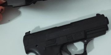 PATOS: Polícia Civil prende investigado com carro roubado e simulacro de pistola