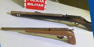 OPERAÇÃO FORÇA TOTAL: POLÍCIA MILITAR APREENDE DUAS ARMAS DE FOGO NA CIDADE DE TEIXEIRA