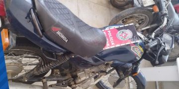 POLÍCIA MILITAR APREENDE MOTO COM SINAIS IDENTIFICADORES ADULTERADOS NA CIDADE DE MÃE D’ÁGUA