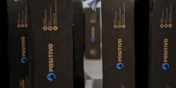 Secretaria de Educação de Campina Grande realiza a entrega de 70 notebooks aos novos profissionais da Rede Municipal