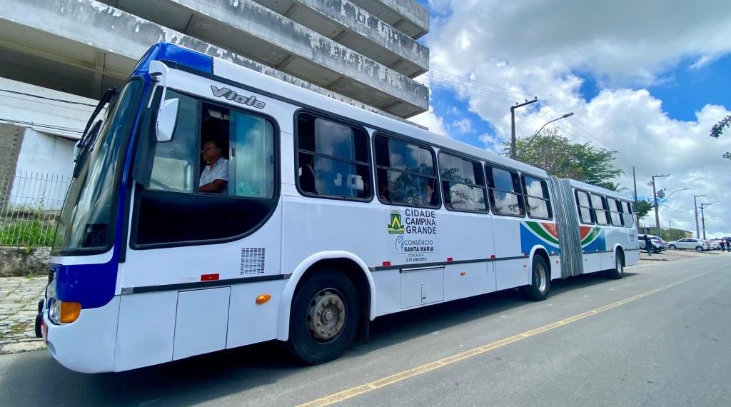 Prefeitura disponibiliza ônibus articulado para garantir mais comodidade e conforto para estudantes da UFCG e UEPB
