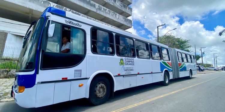 Prefeitura disponibiliza ônibus articulado para garantir mais comodidade e conforto para estudantes da UFCG e UEPB
