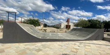 Secretaria de infraestrutura realiza revitalização completa da praça da UBS da Vila Popular