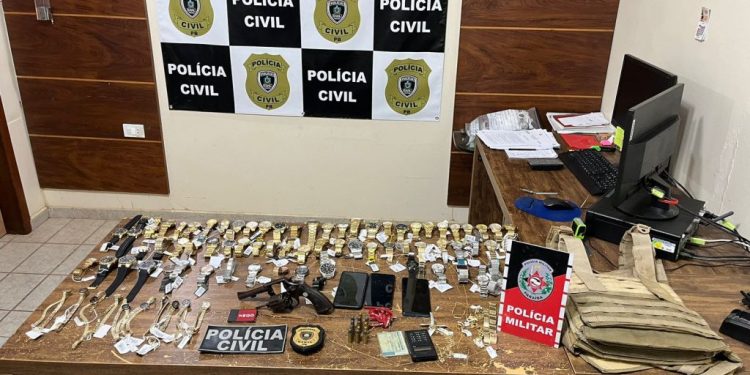 Operação conjunta prende suspeitos de roubo a joalheria, apreende armas e recupera objetos em São Bento