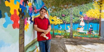 Artistas transformam muros de escolas e unidades da Educação em galerias coloridas