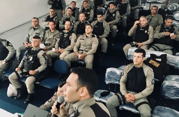 INSTRUÇÃO E TREINAMENTO: POLICIAIS MILITARES DO 3º BPM PARTICIPAM DE TREINAMENTO DE IDENTIFICAÇÃO VEICULAR.