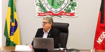 João Azevêdo destaca potencial do Nordeste e avalia programa voltado para a educação técnica em entrevistas à Folha de S.Paulo e Valor Econômico