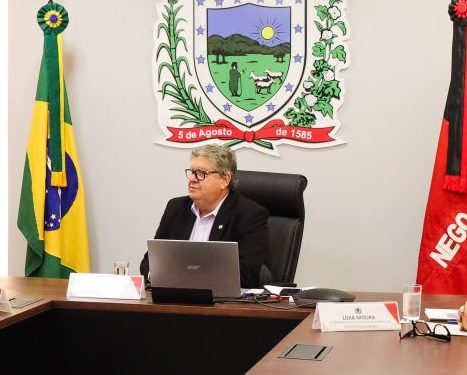 João Azevêdo destaca potencial do Nordeste e avalia programa voltado para a educação técnica em entrevistas à Folha de S.Paulo e Valor Econômico