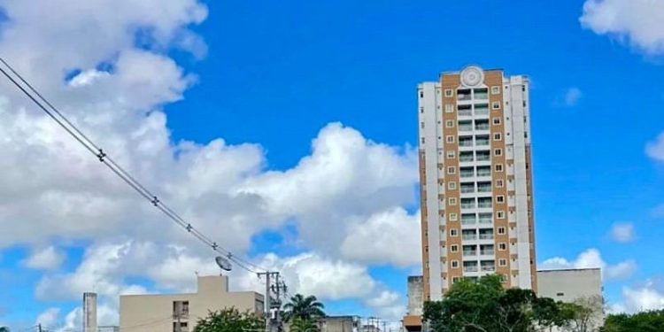 Parque Evaldo Cruz: Obras avançam com implementação de base para cobertura asfáltica na ponte e revestimento em cerâmica na fonte luminosa