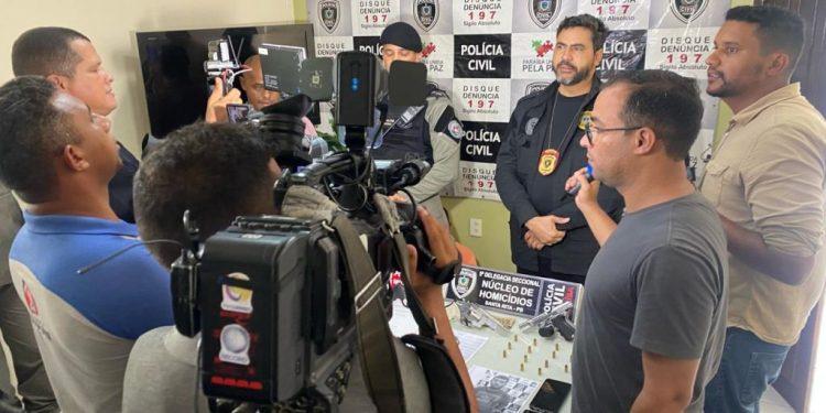 Operação conjunta prende cinco criminosos em Santa Rita e apreende armas e munições Operação conjunta prende cinco criminosos em Santa Rita e apreende armas e munições