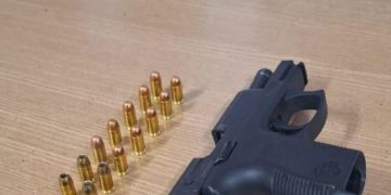 Polícia Militar captura foragido da Justiça e prende suspeito por porte ilegal de arma em ações na orla da capital
