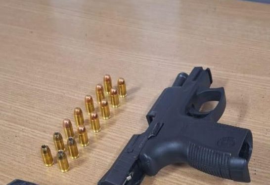 Polícia Militar captura foragido da Justiça e prende suspeito por porte ilegal de arma em ações na orla da capital