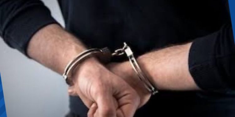 POLÍCIA MILITAR DÁ CUMPRIMENTO A MANDADO DE PRISÃO POR HOMICÍDIO NA CIDADE DE TEIXEIRA. POLÍCIA MILITAR DÁ CUMPRIMENTO A MANDADO DE PRISÃO POR HOMICÍDIO NA CIDADE DE TEIXEIRA.