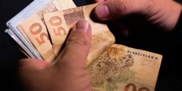 João Azevêdo antecipa pagamento de salário de junho de todos os servidores estaduais para a próxima sexta-feira