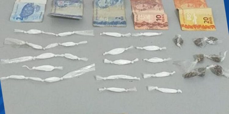 POLÍCIA MILITAR APRENDE DROGAS NA NA REGIÃO DE CACIMBAS