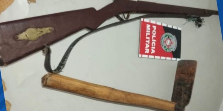 POLÍCIA MILITAR APREENDE ARMA DE FOGO NA ZONA RURAL DE CACIMBAS.