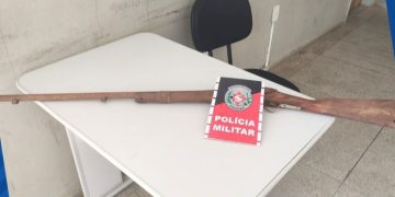 POLÍCIA MILITAR APREENDE ARMA DE FOGO NA CIDADE DE TEIXEIRA