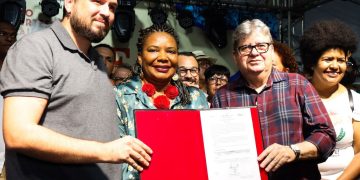 João Azevêdo destina investimentos para a cultura e prestigia  São João de Campina Grande ao lado da ministra Margareth Menezes