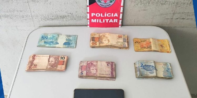 POLÍCIA MILITAR RECUPERA PRODUTO DE ROUBO NA CIDADE DE TEIXEIRA POLÍCIA MILITAR RECUPERA PRODUTO DE ROUBO NA CIDADE DE TEIXEIRA