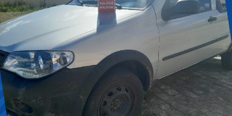 POLÍCIA MILITAR RECUPERA VEÍCULO ROUBADO NA CIDADE DE MATURÉIA.