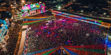 Quarta noite no Parque do Povo lota área de show com apresentações de Xand Avião e outras bandas de forró