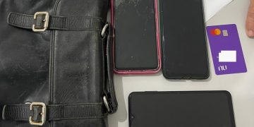 Polícia Militar prende mulher suspeita de furtar celulares no São João de Campina Grande