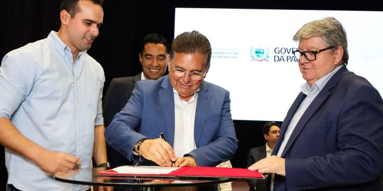 João Azevêdo autoriza pagamento de R$ 133,2 milhões de emendas dos deputados estaduais que beneficiam 207 municípios