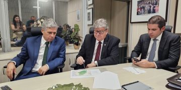 João Azevêdo trata de pautas econômicas e projetos voltados para a agricultura com ministros em Brasília