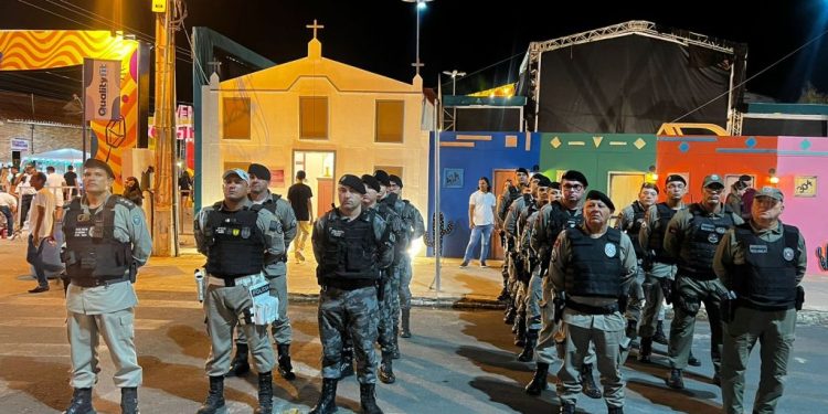 POLÍCIA MILITAR GARANTE A TRANQUILIDADE NA SEGUNDA NOITE DO ARRAIÁ BALANÇANDO A REDE EM SÃO BENTO POLÍCIA MILITAR GARANTE A TRANQUILIDADE NA SEGUNDA NOITE DO ARRAIÁ BALANÇANDO A REDE EM SÃO BENTO