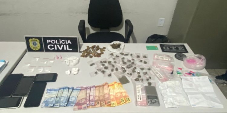 TRÁFICO: Polícia Civil apreende maconha e cocaína em Esperança