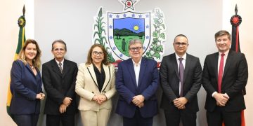 João Azevêdo recebe presidente do TRE-PB e discute segurança nas eleições municipais deste ano