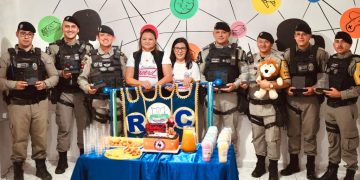 POLICIA MILITAR PARTICIPA DE FORMAÇÃO DE MAIS DE 100 ALUNOS PROERDIANOS EM TEIXEIRA-PB