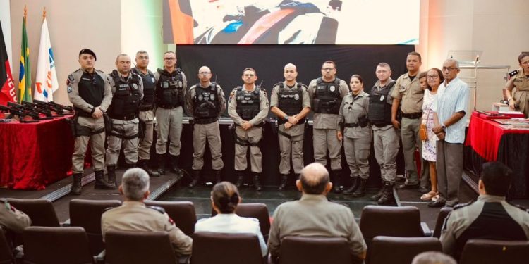 3° BATALHÃO DE POLÍCIA MILITAR HOMENAGEIA POLICIAIS DESTAQUES E RECÉM-PROMOVIDOS EM SOLENIDADE.