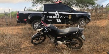 Polícia Civil prende assaltante, recupera duas motos roubadas e entrega veículos às vítimas