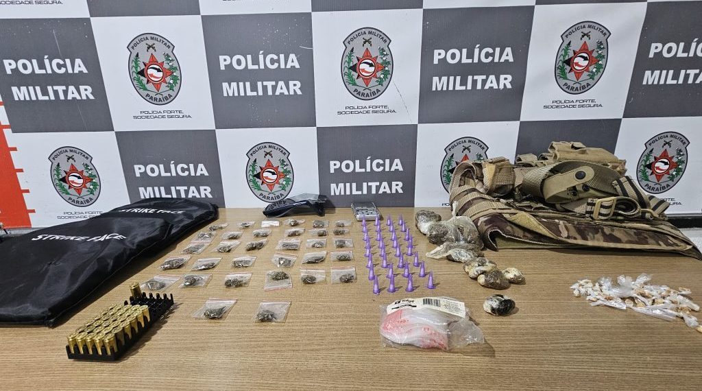 Polícia prende foragido da Justiça durante ação de combate ao tráfico de drogas, em João Pessoa