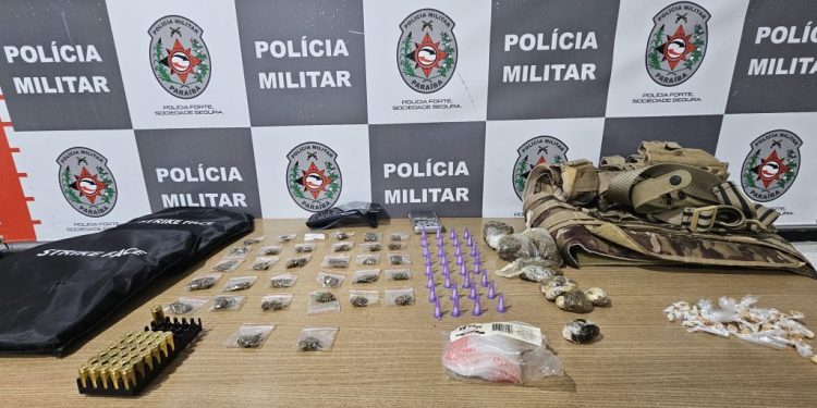 Polícia prende foragido da Justiça durante ação de combate ao tráfico de drogas, em João Pessoa