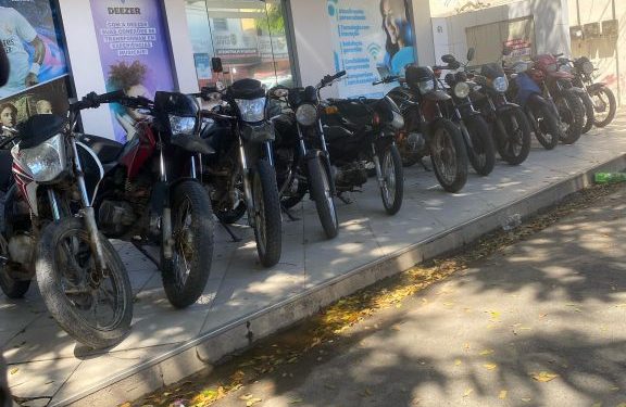 Operação Sinais: polícia recupera 20 veículos roubados e apreende armas na região de Queimadas