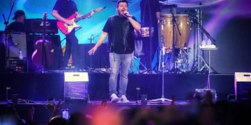 Noite de São Pedro emociona multidão no Parque do Povo com romantismo, tradição e muita música