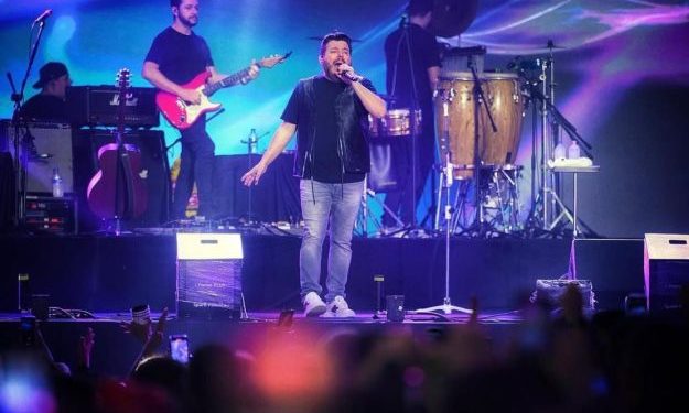 Noite de São Pedro emociona multidão no Parque do Povo com romantismo, tradição e muita música