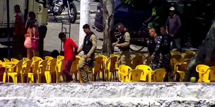 Tecnologia de reconhecimento facial identifica foragidos e auxilia prisões durante segunda semana de shows no Parque do Povo