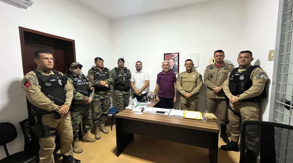 POLÍCIA MILITAR PARTICIPA DE REUNIÃO DE ALINHAMENTO PARA SEGURANÇA DO FESTIVAL DA GALINHA, EM PATOS.