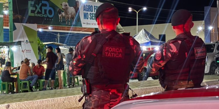 POLÍCIA MILITAR INTENSIFICA POLICIAMENTO E ASSEGURA TRANQUILIDADE NA SEGUNDA NOITE DE FESTA DA EXPORIACHO