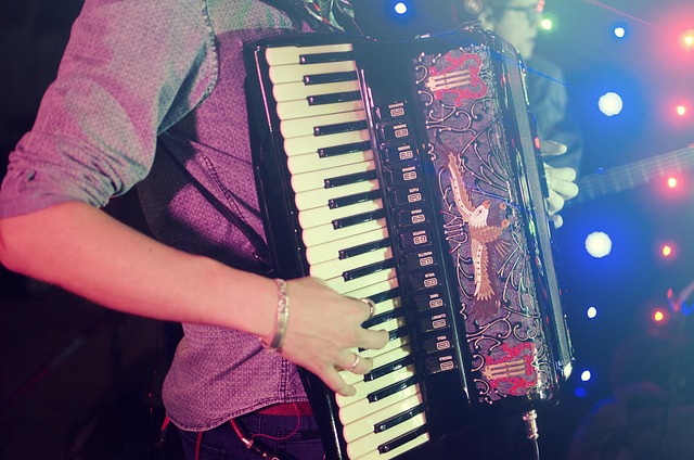 Delegação de artistas nordestinos desembarca na França para celebrar a cultura brasileira com Forró de Raiz